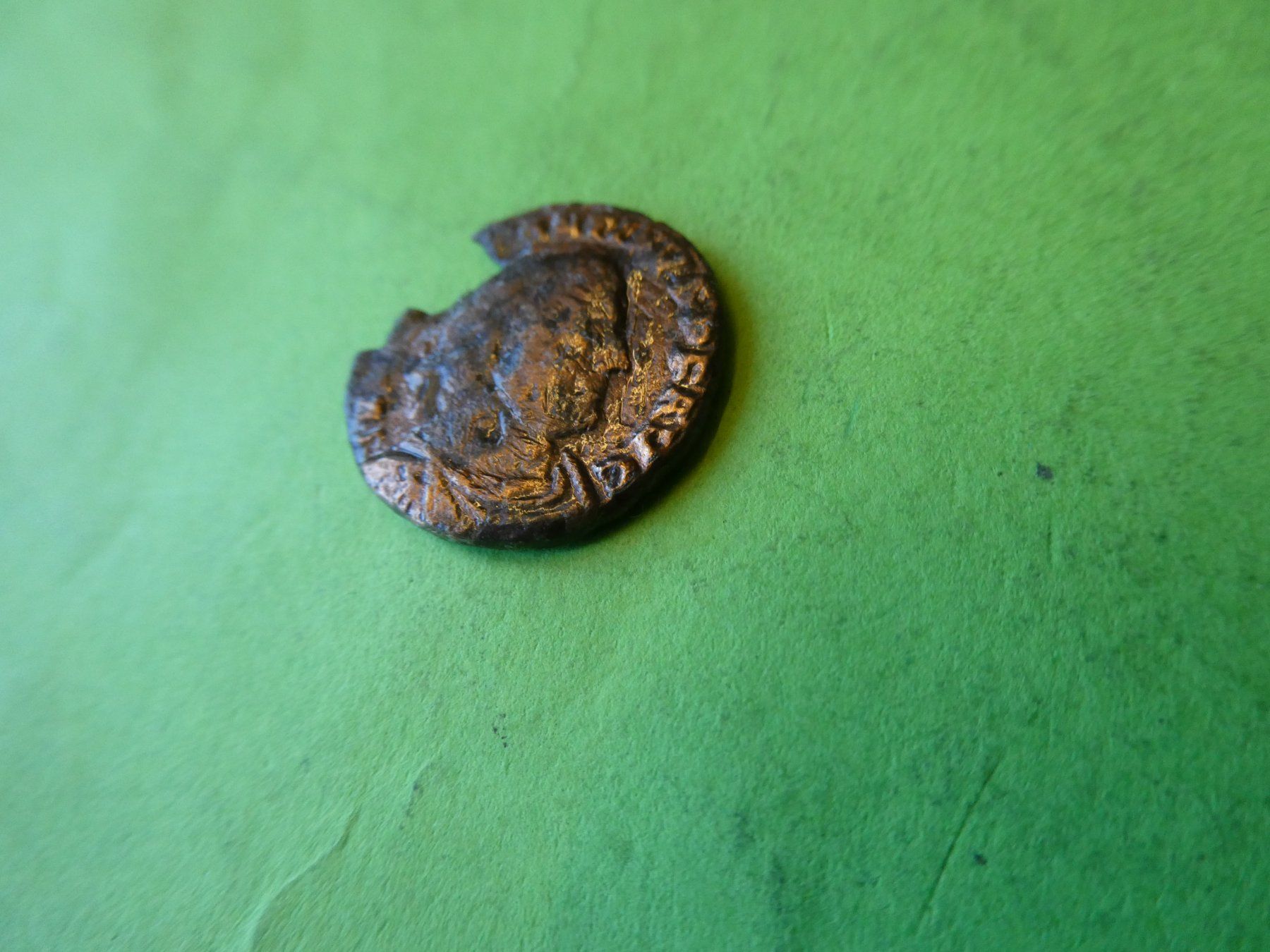 Alle Münzen: uralte  Bronzemünze    20 mm   2.52 g – Gebraucht aus Hinterforst von Rohusri 1