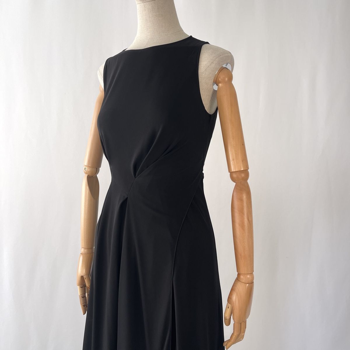 Salvatore Ferragamo Kleider: SALVATORE FERRAGAMO Black Dress – Neu (gemäss Beschreibung) aus Freienbach von Avviivva_Shop 2