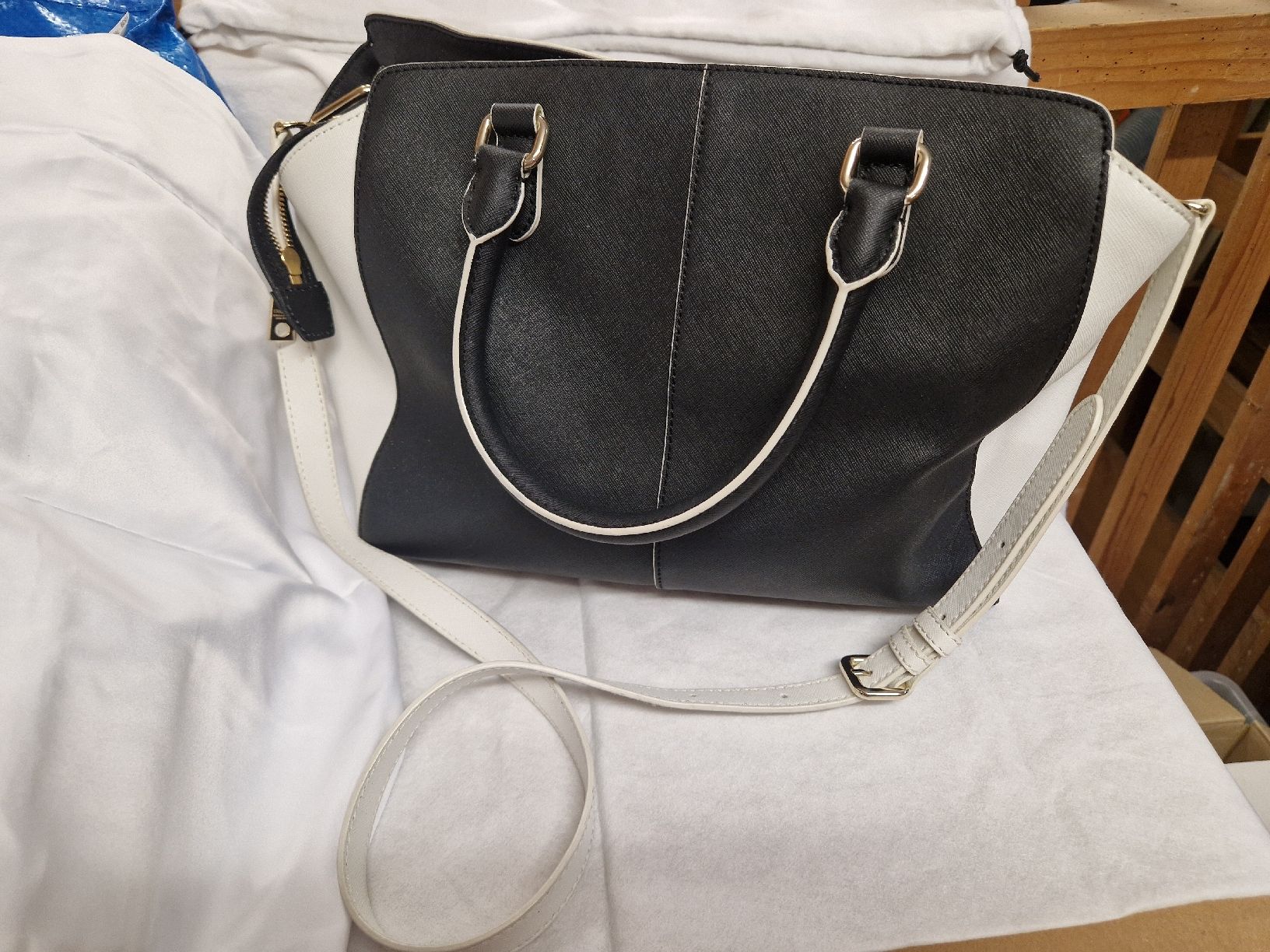 DKNY Taschen für Damen: DKNY Tasche schwarz/weiss – Gebraucht aus Zürich von Mani56 1
