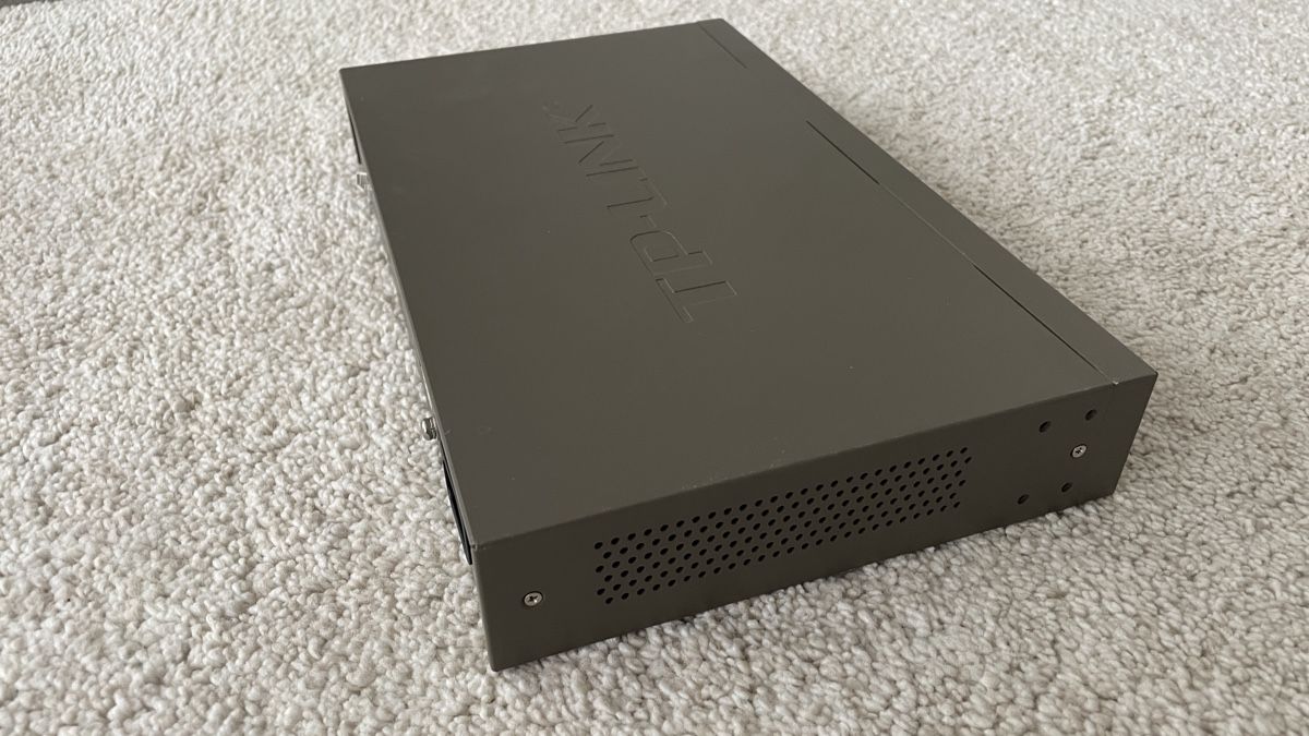 TP-Link Hub & Switch: TP-Link TL – 24-Port Gigabit Switch – Usato da Ramlinsburg venduto da Meeliinaa 3