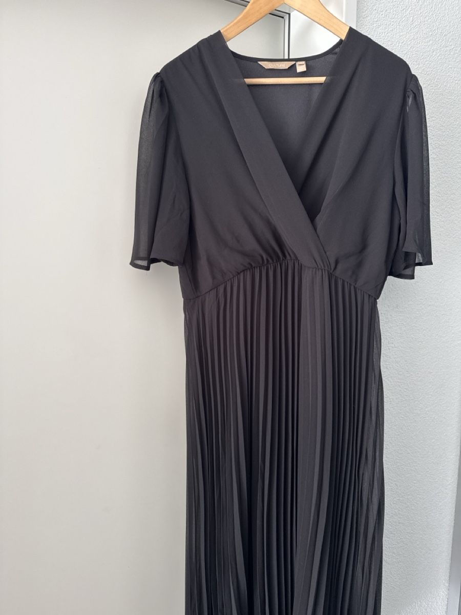 Vestiti: Kleid schwarz, Culture, Gr. L – Usato da Bonstetten venduto da Tscat