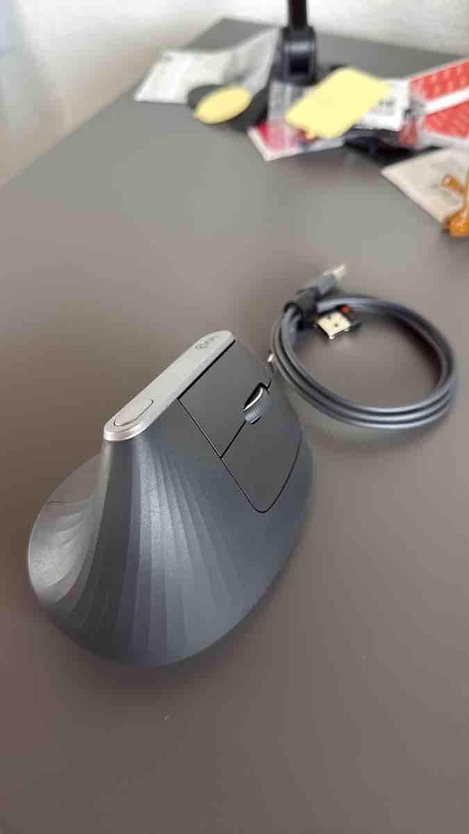 Logitech Mouse: Souris ergonomique Logitech MX Vertical occasion – Usato da Onnens FR venduto da Gggandolfi