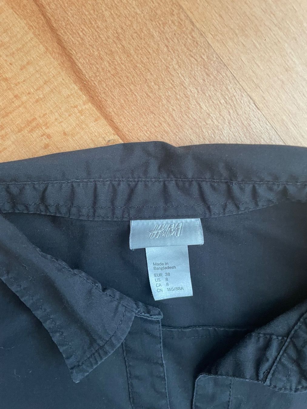 H&M Blusen: H&M Schwarze Hemdbluse mit Puffärmeln, Grösse 38. tailliert – Gebraucht aus Hubersdorf von JanasHeartTreasures 4