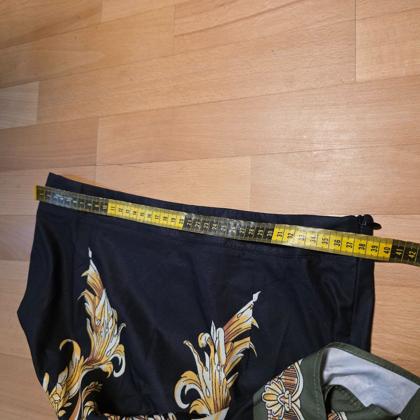 Lotti di vestiti: Damen Set Bluse & Shorts Barockprint Gr. M – Usato da Wald ZH venduto da CapLux 6