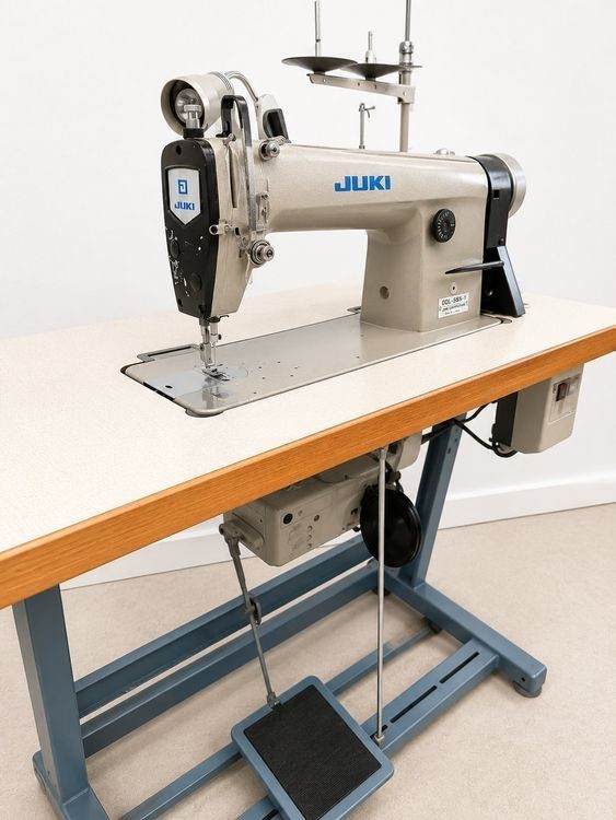 Juki Machines à coudre: Nähmaschine – D'occasion à Emmenbrücke par Fabrikverkauf