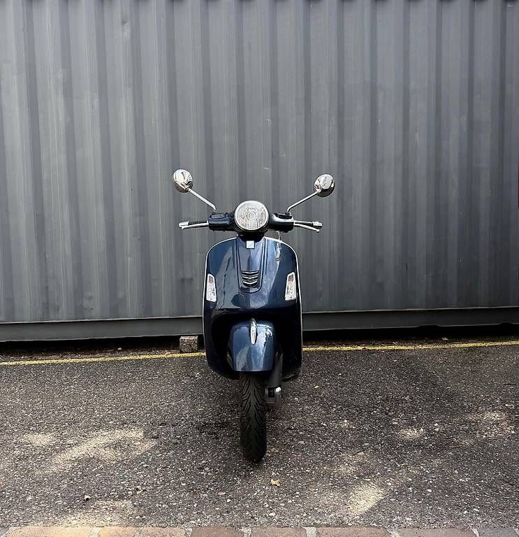 Scooters: Piaggio Vespa GTS 300 Super  – D'occasion à Reinach BL par pan_pjc6 1