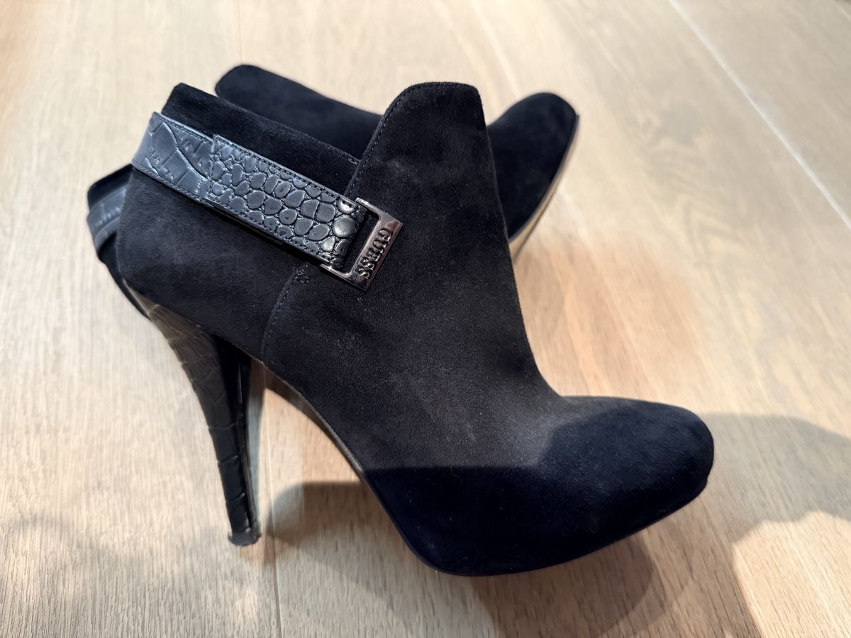 Guess Scarpe da donna: Guess Black Suede High Heel Ankle Boots, Size 37, Fall – Usato da Spreitenbach venduto da Stefania.90