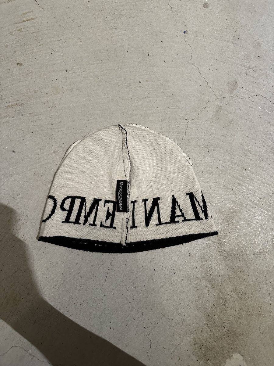 Armani Copricapi, berretti & cappellini: Emporio Armani Beanie – Usato da Dättwil AG venduto da seung.kuk 1