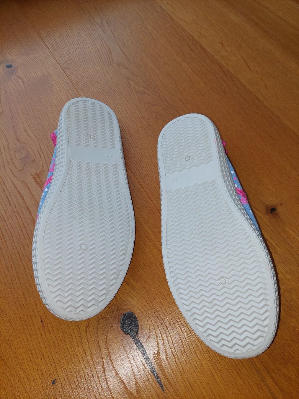 Scarpe per ragazze: Stoffschuhe Gr. 34 – Usato da Bözberg venduto da Zimt104 1