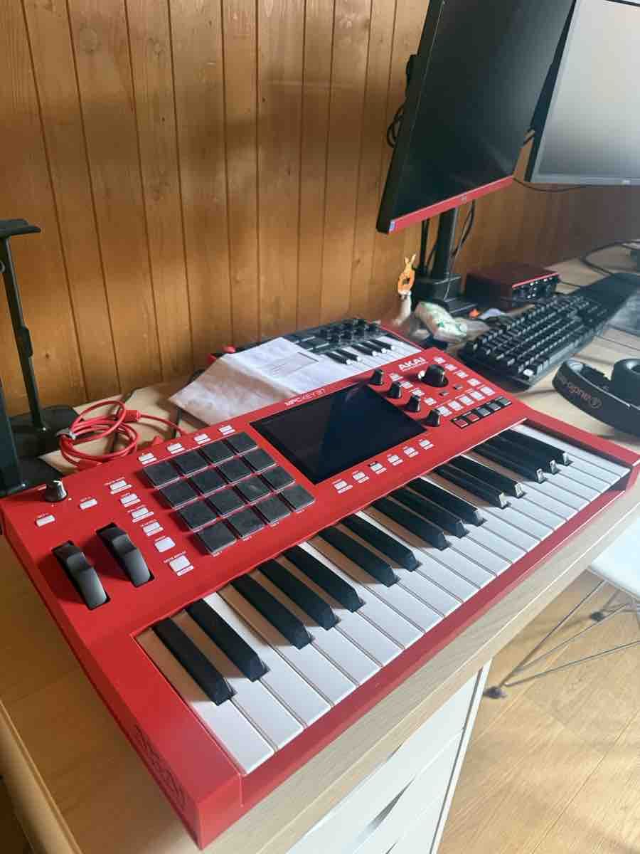 Akai Instruments de musique: Akai MPC Key 37 – Neuf (Voir description) à Gstaad par ric_q5sg