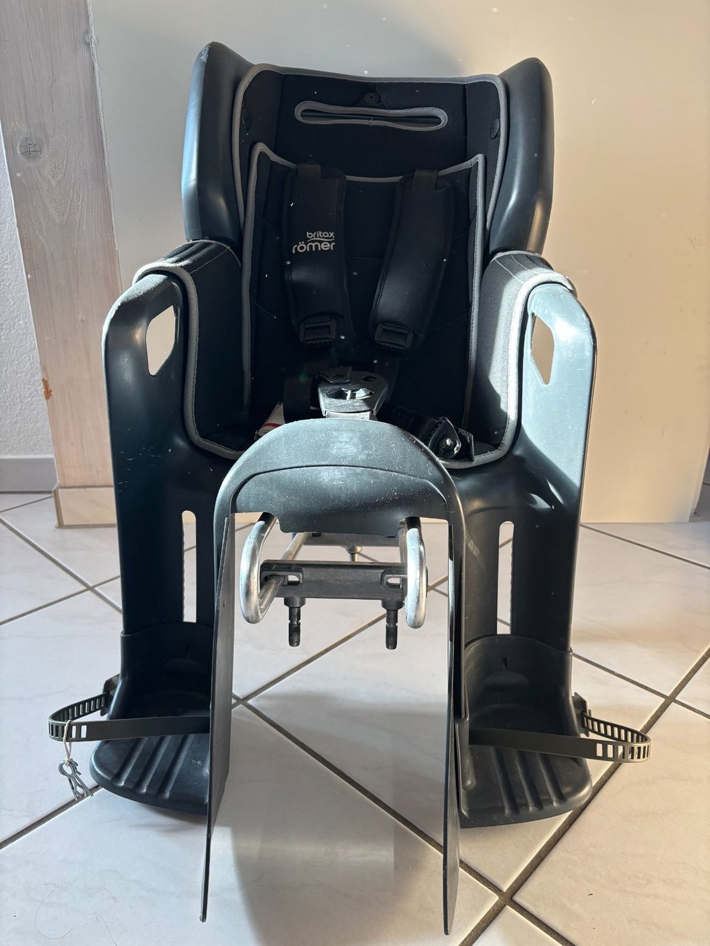 Britax Römer Seggiolini per auto: Kinderfahrradsitz Jockey3 Comfort – Usato da Stäfa venduto da DLPT_16