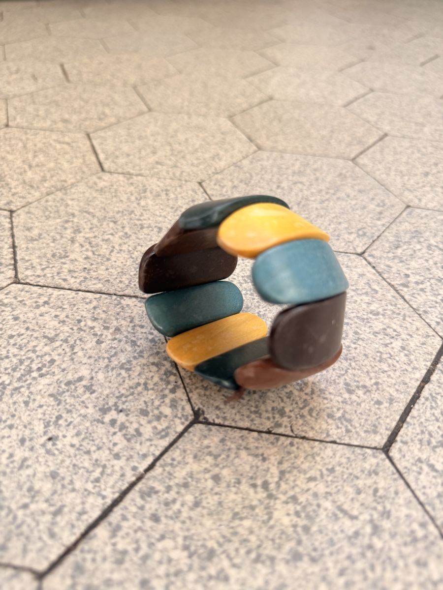 Bracciali & Braccialetti: Farbiges Holzarmband mit Gummizug – Usato da Zürich venduto da nakasch