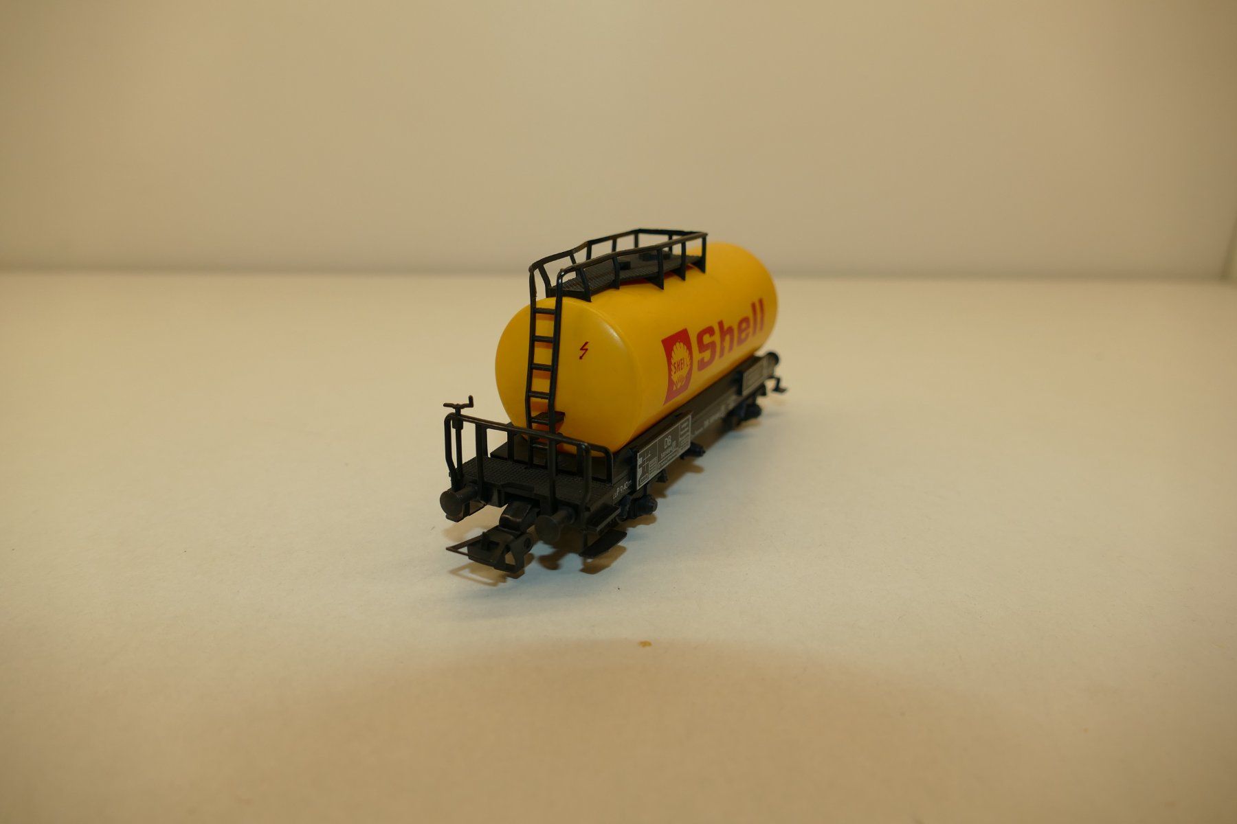 Fleischmann Modellini di ferrovie: Fleischmann H0: DB Kesselwagen Shell gelb – Usato da Niederhasli venduto da rail-duerst 2