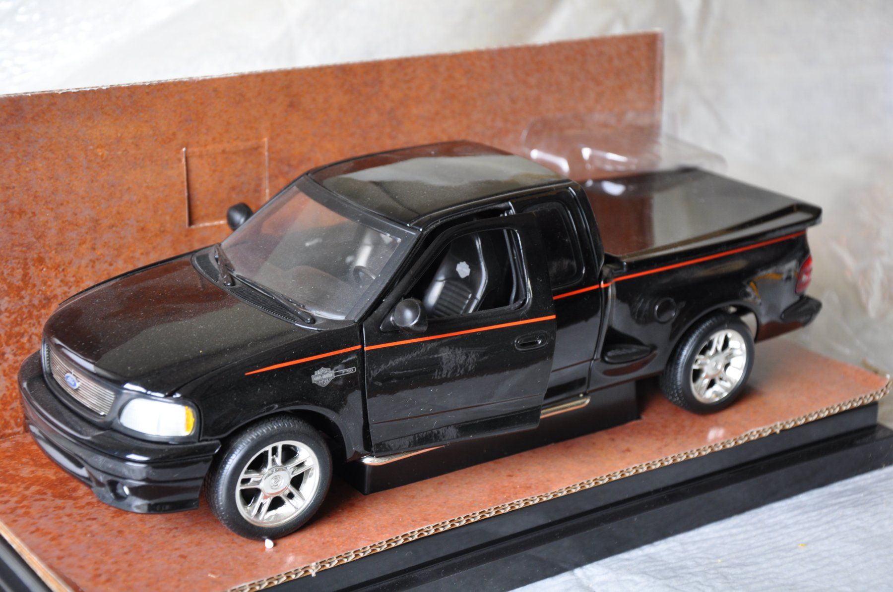 Ford Modellini d'auto: Ford 150 Pickup Harley Davidson – Nuovo e nell'imballaggio originale da Ebnat-Kappel venduto da Aallerlei 2
