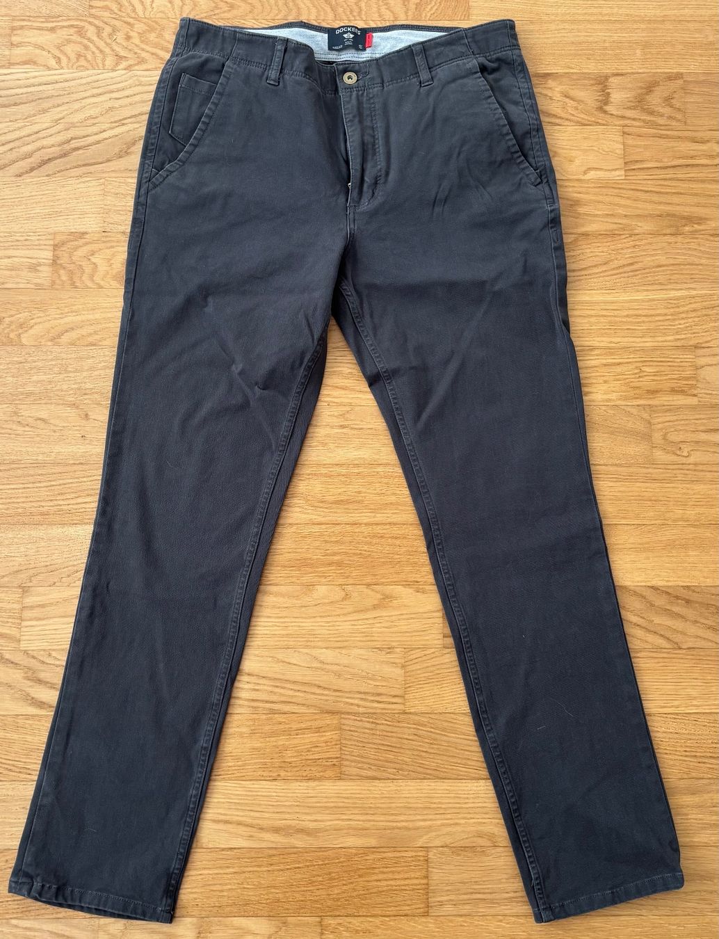 Pantaloni: DOCKERS Chino Anthracite 33/32 – Usato da Cham venduto da Merdek123