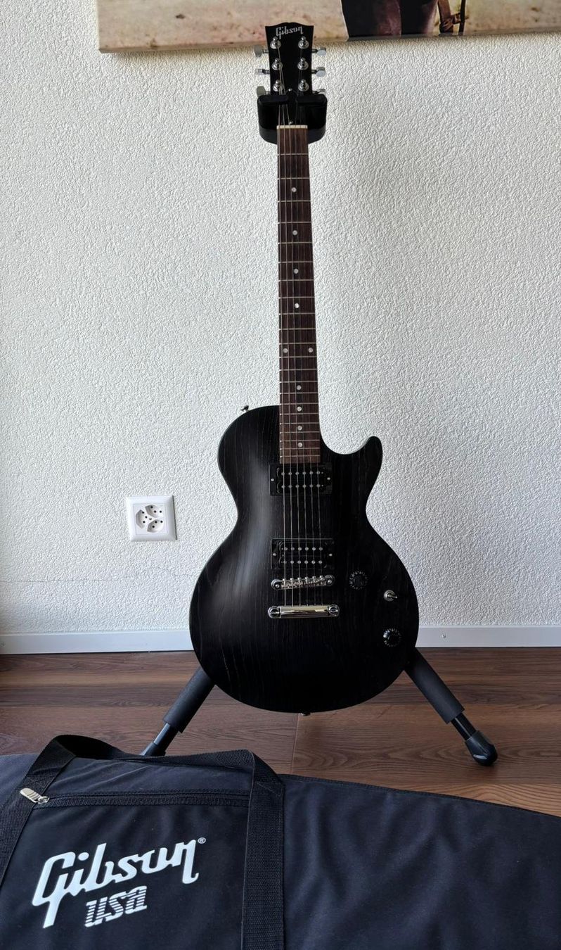 Gibson Strumenti musicali: Gibson Les Paul Custom Studio Worn Ebony – Usato da Villarbeney venduto da Fudomyo 2