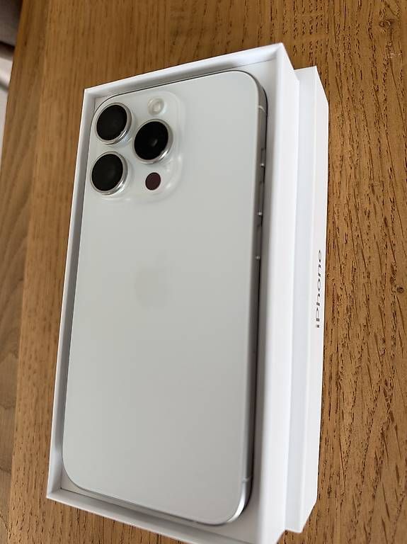Apple Telefoni cellulari / Smartphones: iPhone 15 Pro 128GB Weiss – Usato da Therwil venduto da eda_t89x 1