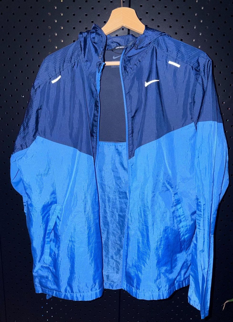 Nike Jacken: Nike Running Jacket – Gebraucht aus Bern von Kelevra881