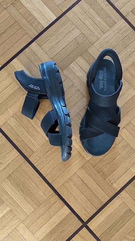 Damenschuhe: Skechers Slip-ins Sandalen  – Gebraucht aus Port von Lararuth