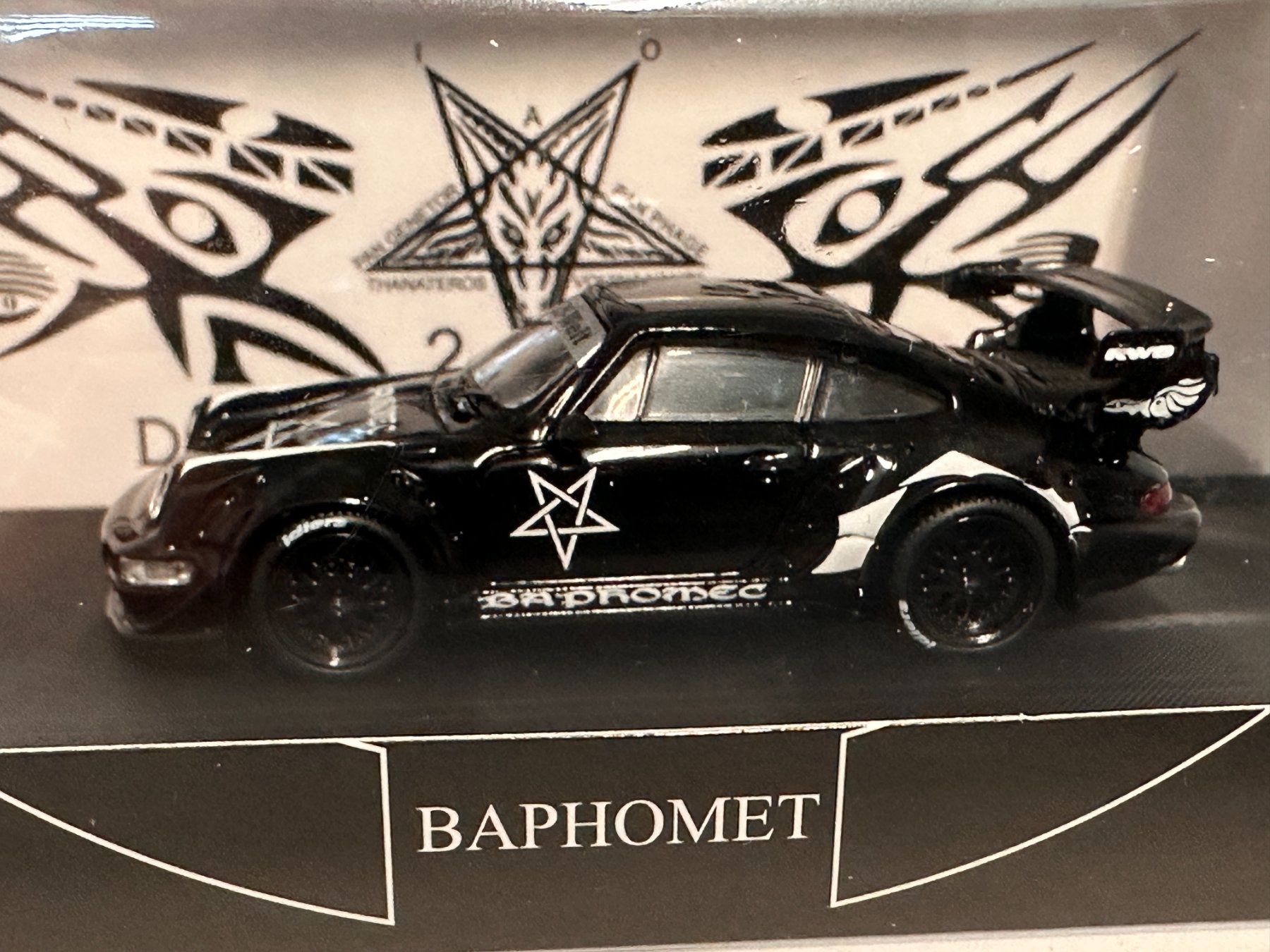 Modellini d'auto: Porsche RWB 964 BAPHOMET DRAGON EAGLE – Nuovo e nell'imballaggio originale da Courlevon venduto da HotSaleandPrice 2
