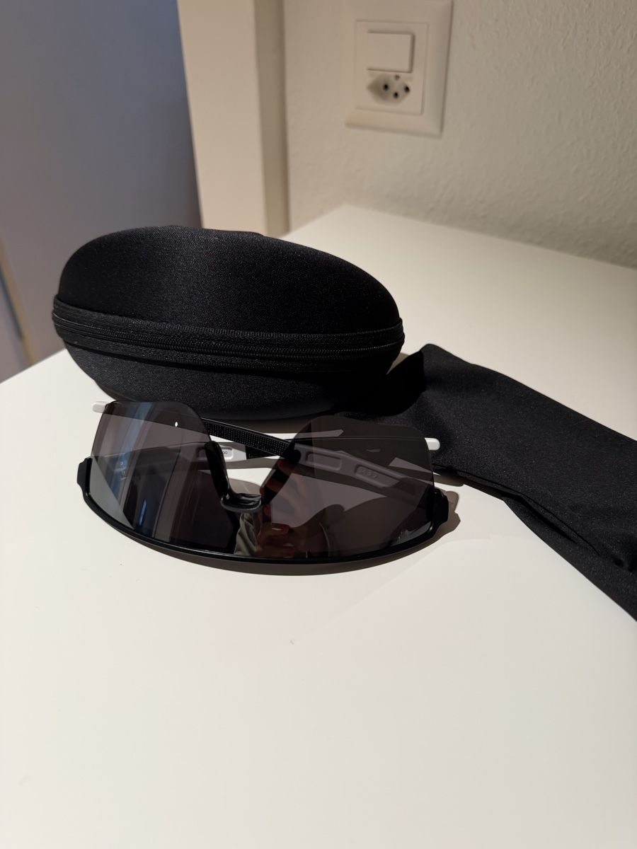 Oakley Occhiali & Lenti: Oakley OO9415 Corridor SQ Sonnenbrille – Nuovo (secondo la descrizione) da Zürich venduto da joa_6zjc 4