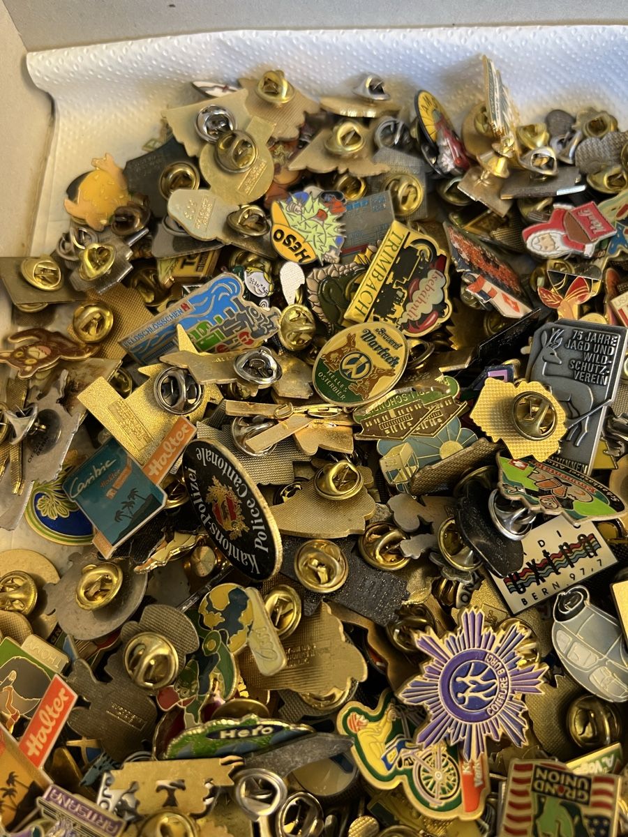 Plaketten & Abzeichen: Pin's...über 500 Stück – Gebraucht aus Laufen von groove60 1