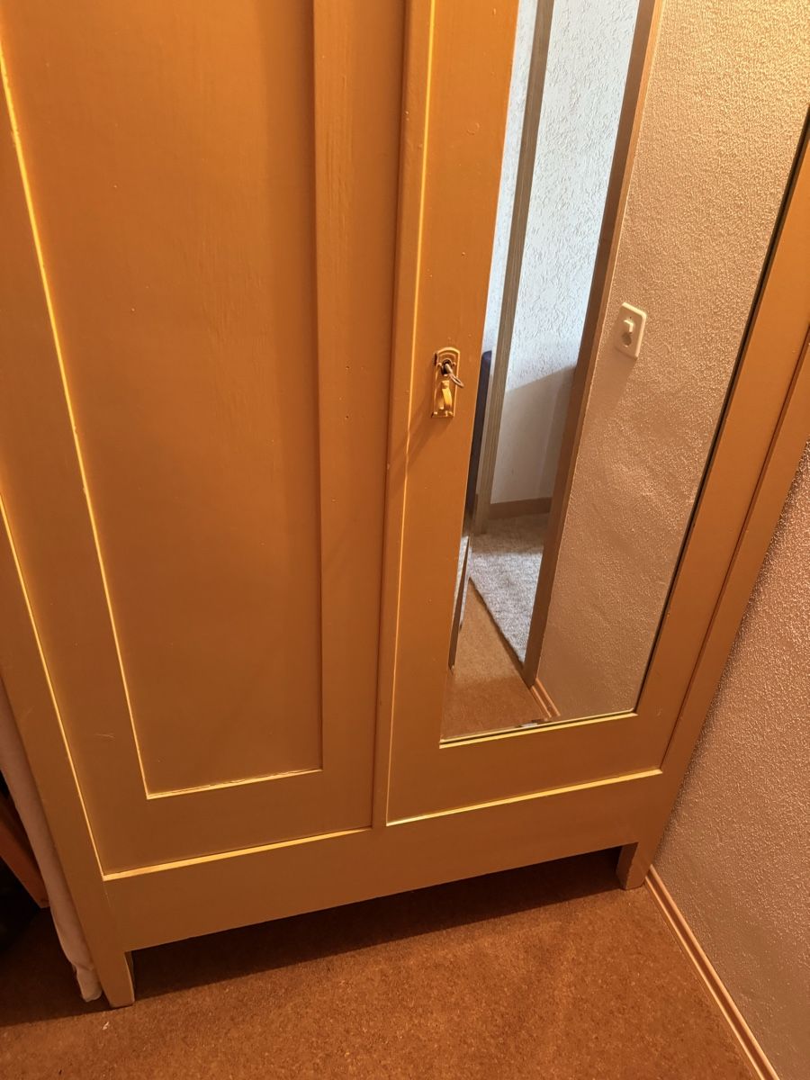 Armadi: Kleiderschrank mit Spiegel, goldfarben – Usato da Nidau venduto da Opal98 1