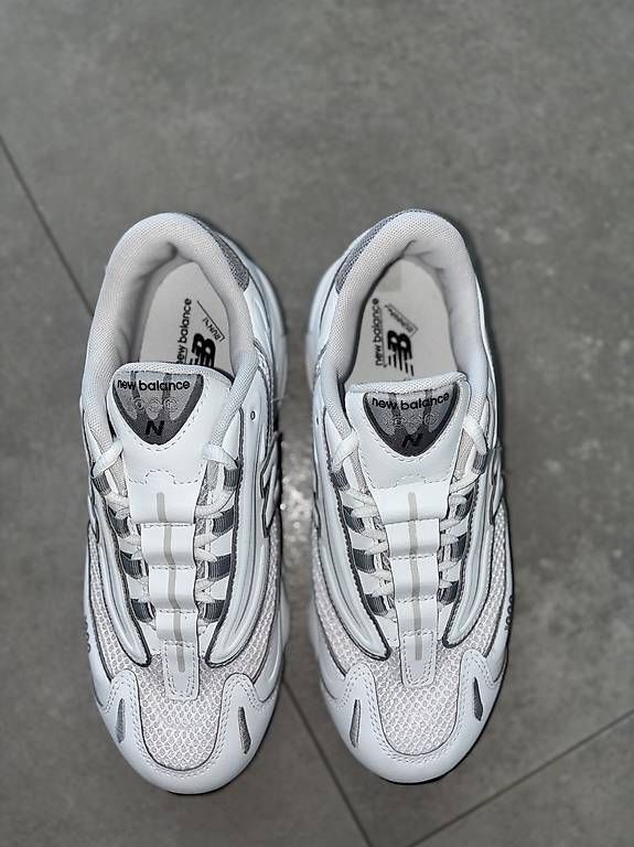 New Balance Scarpe da uomo: NEW BALANCE 1000 BLANCHES – Usato da Constantine venduto da san_nmr2 1