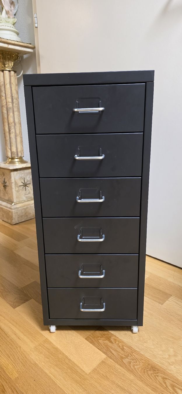 Commodes: Schwarzes Schubladenmöbel aus Metall – D'occasion à Kaufdorf par Nati-Nati