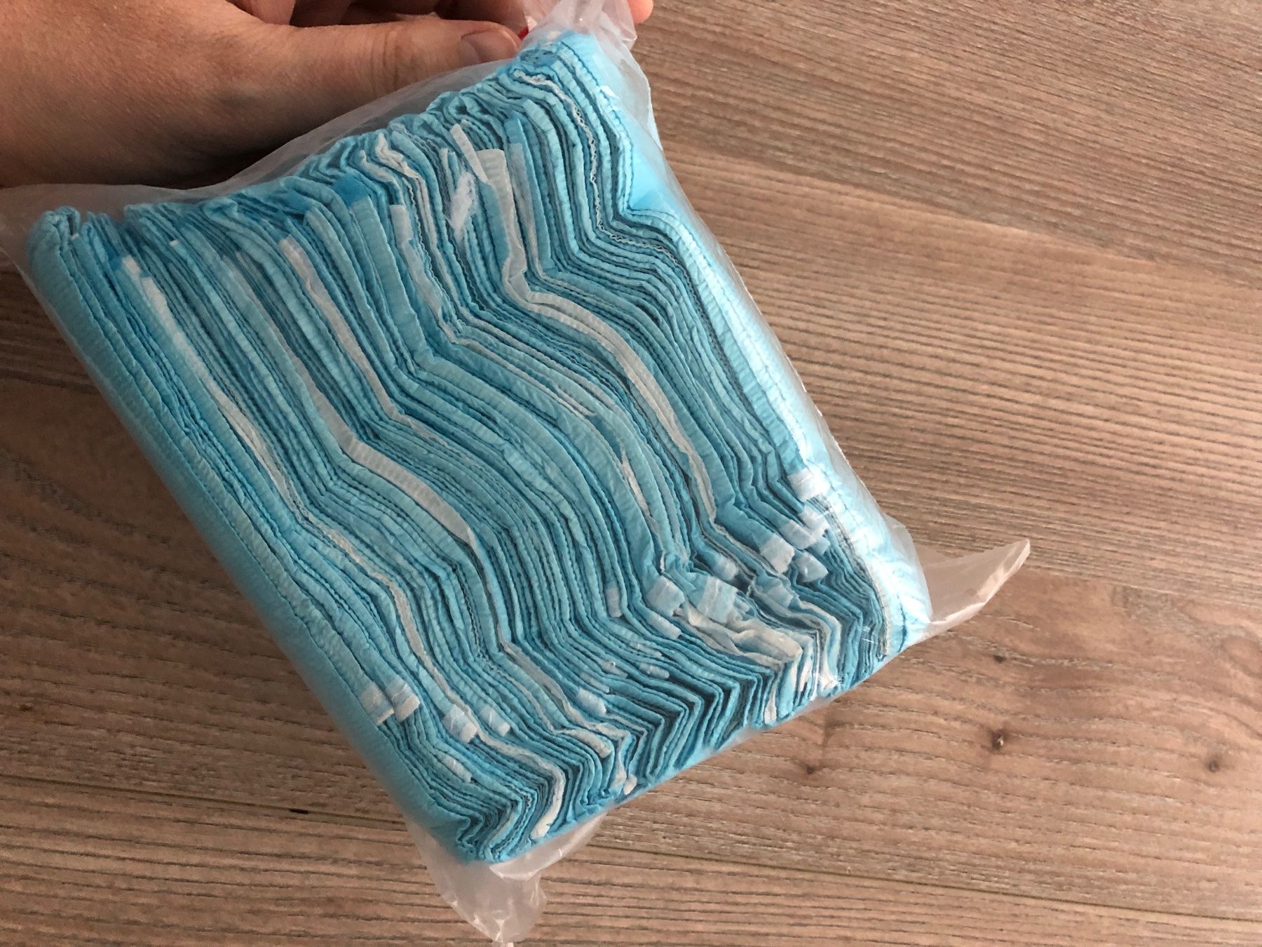 Cura dei denti: Bavoirs jetables - 90 pcs – Nuovo e nell'imballaggio originale da Delémont venduto da Emi-98 3
