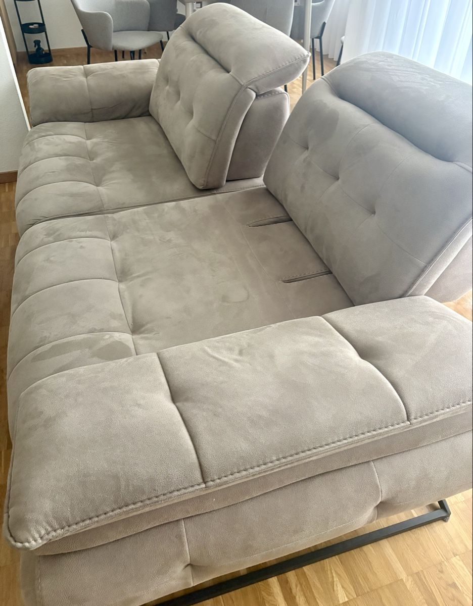 Sofas: 2x Moderne 3-Sitzer Sofas mit Kopfstützen – Gebraucht aus Uznach von kola.loreta 1