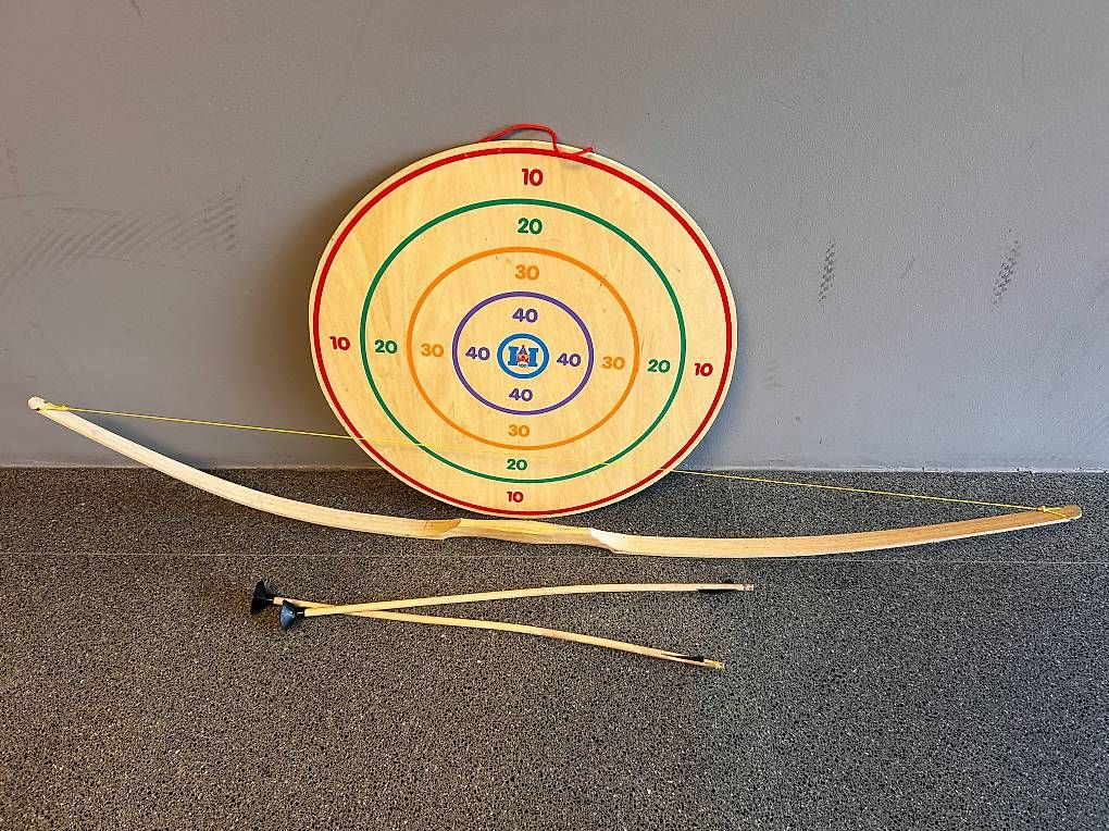 Tiro con l'arco: Arc, flèches et cible en bois – Usato da St-Sulpice VD venduto da Bleuorange