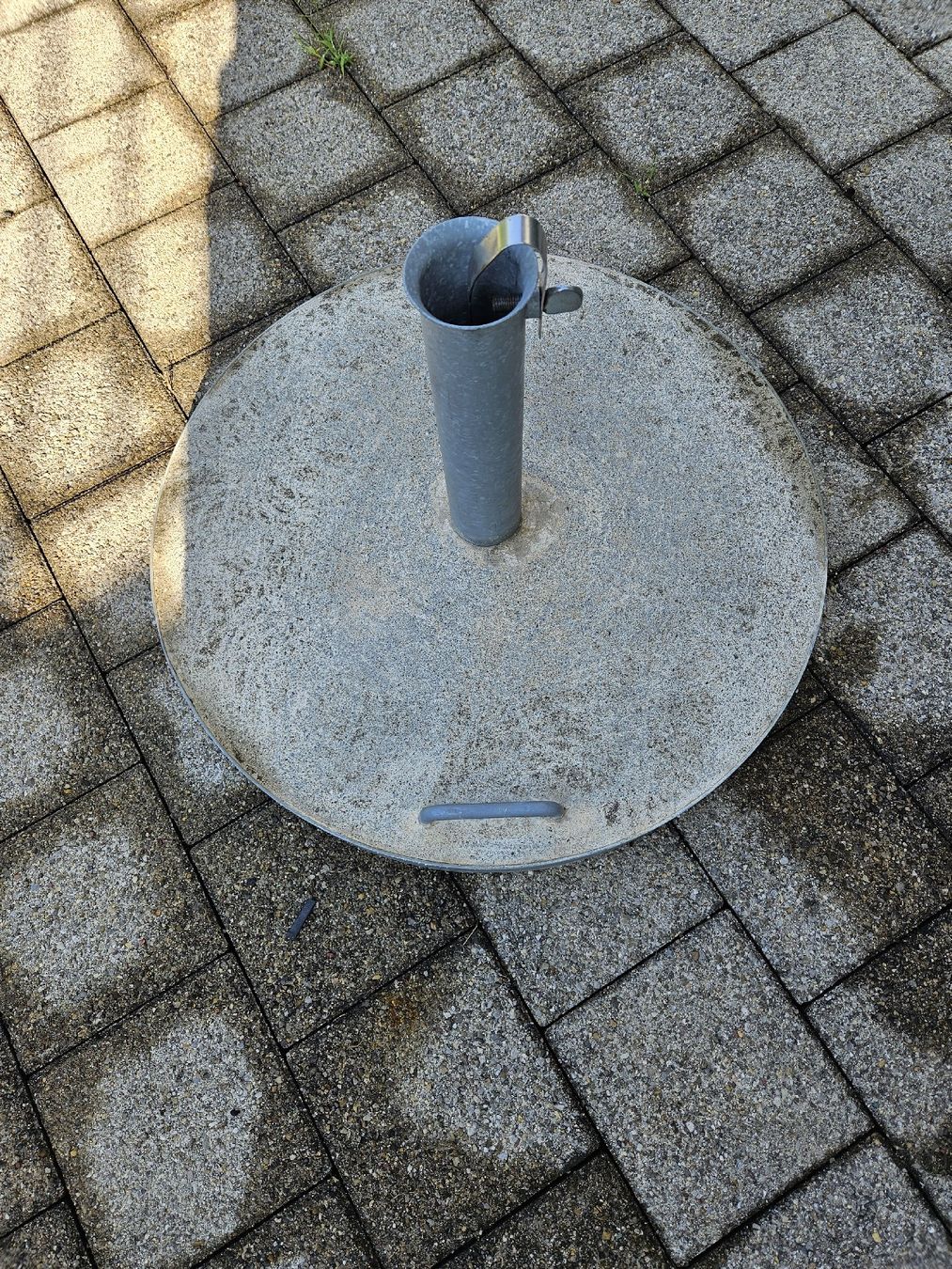 Sonstiges: grosser Sonnenschirmständer Stein Durchmesser 64cm – Gebraucht aus Haslen GL von Sandra40 1