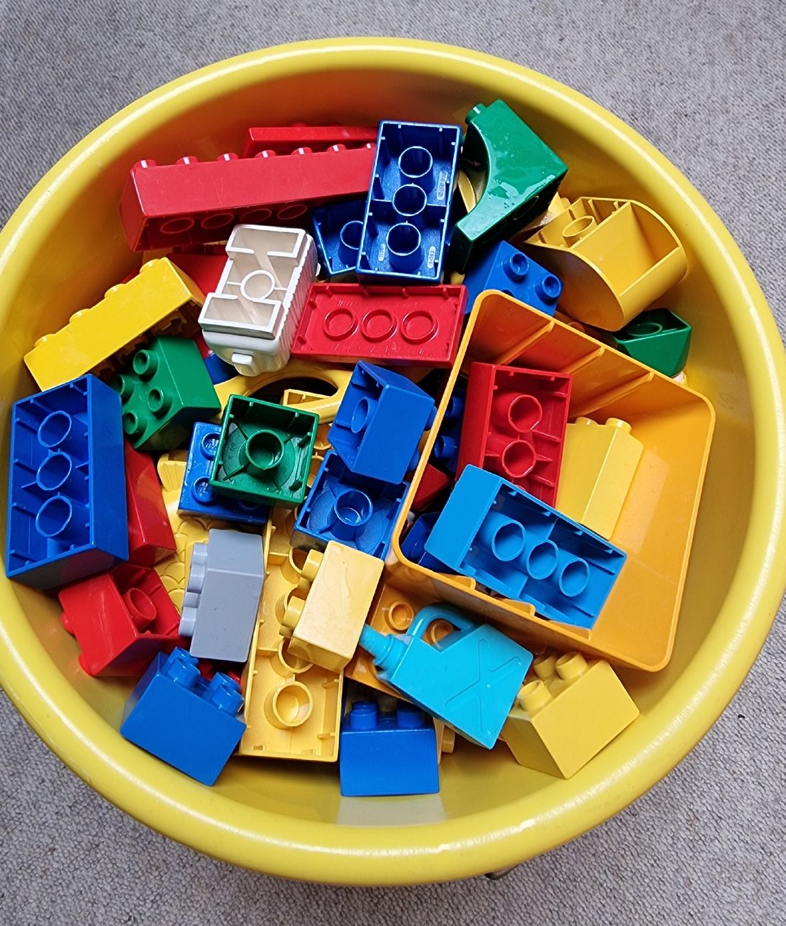 Lego Spielzeuge: Lego Duplo Bausteine gemischt in grossem gelbem Eimer  – Gebraucht aus Rifferswil von sandra0010 2