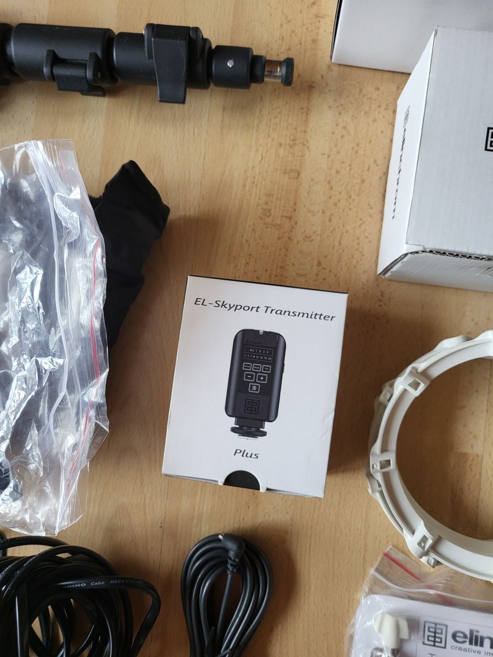 Elinchrom Blitze: Elinchrom D-Lite RX ONE Softbox To Go Set + plus 2 Stative – Gebraucht aus Eggiwil von kariiina 2