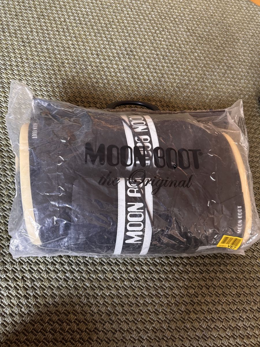 Moon Boot Scarpe da uomo: Moon Boot Nylon Schwarz EU 35/38 neu – Nuovo (secondo la descrizione) da Basel venduto da nic_h52m 1