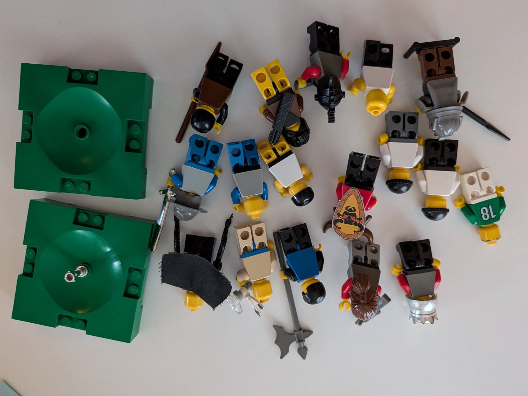 Lego Giocattoli: 17 Mini Lego Figuren – Usato da Emmen venduto da magelan 6