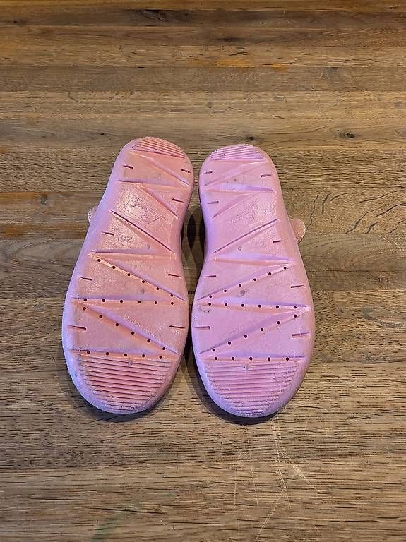 Scarpe per ragazze: Hausschuhe Grösse 25 Einhorn – Usato da Stoos SZ venduto da may_p9xx 1