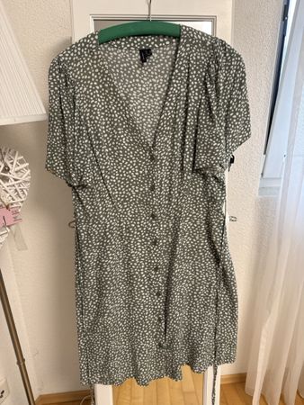 Sommerliches Kleid mit Pünktchenmuster, Grösse M