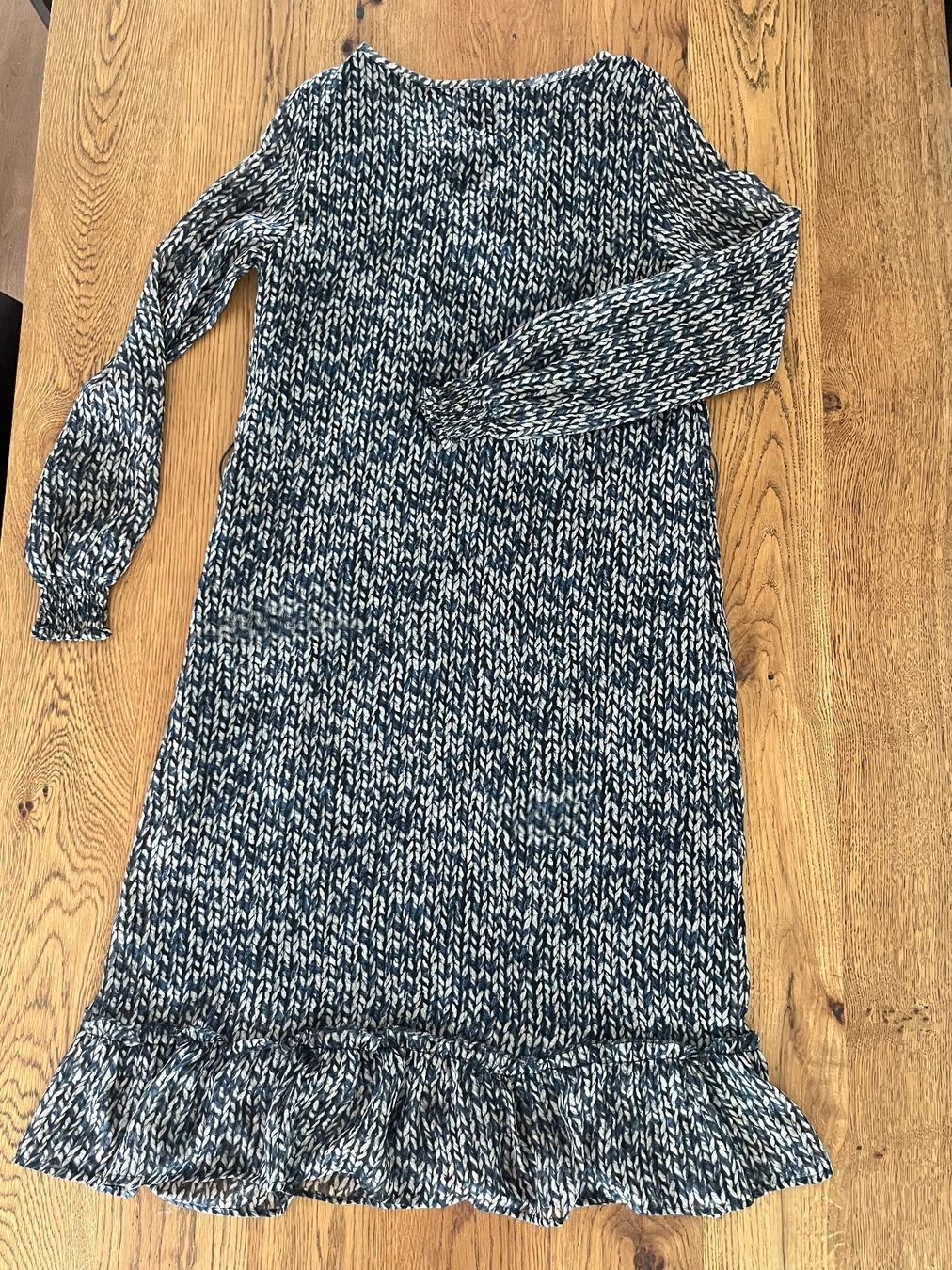 Kleider & Röcke: Wunderschönes Kleid in Strickoptik – Gebraucht aus Stans von valeriamanuela 5