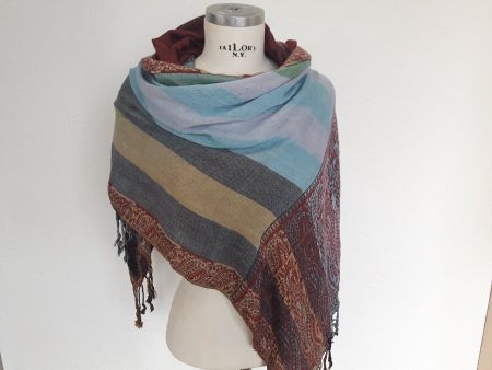 Schöner grosser Schal aus Viscose mit Fransen, tolle Farben