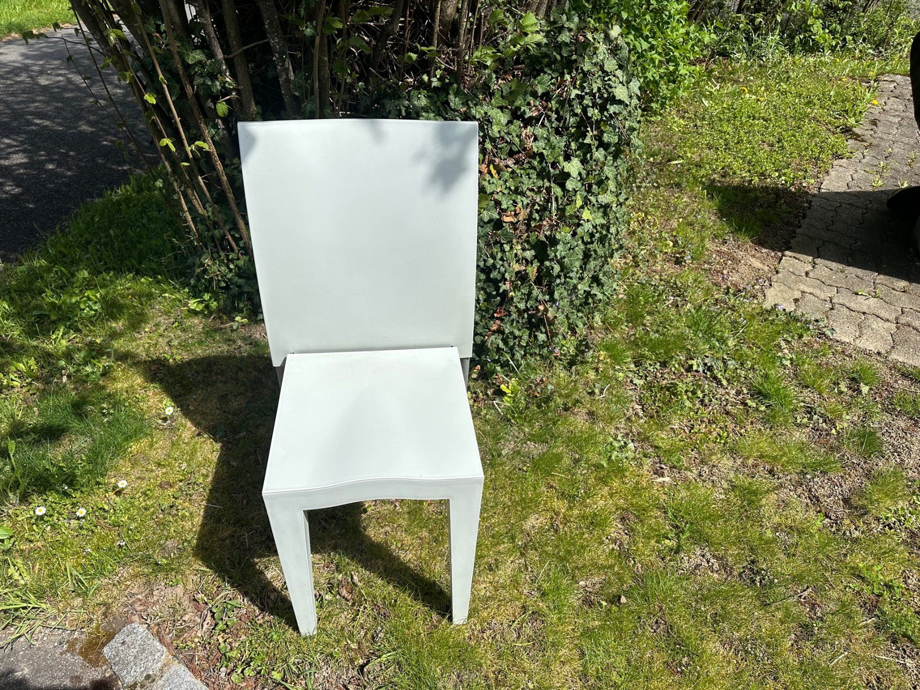 Sedie: 2 Stühle weiss Kunststoff – Usato da Bergdietikon venduto da luusmaitli10