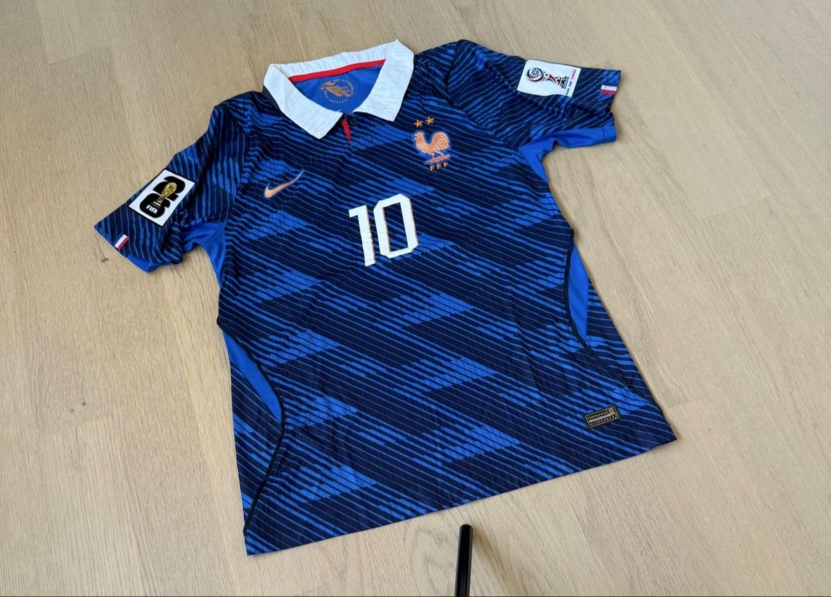 Maillots de corps & Pantalons: Mbappe Frankreich Performance Version Size L – Neuf (Voir description) à Allschwil par ale_99l7