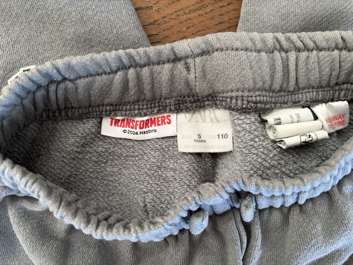 Zara Pantaloni: Zara Jogginghose 110 Transformers grau Optimus Prime – Usato da Rebstein venduto da wendy321meins 4