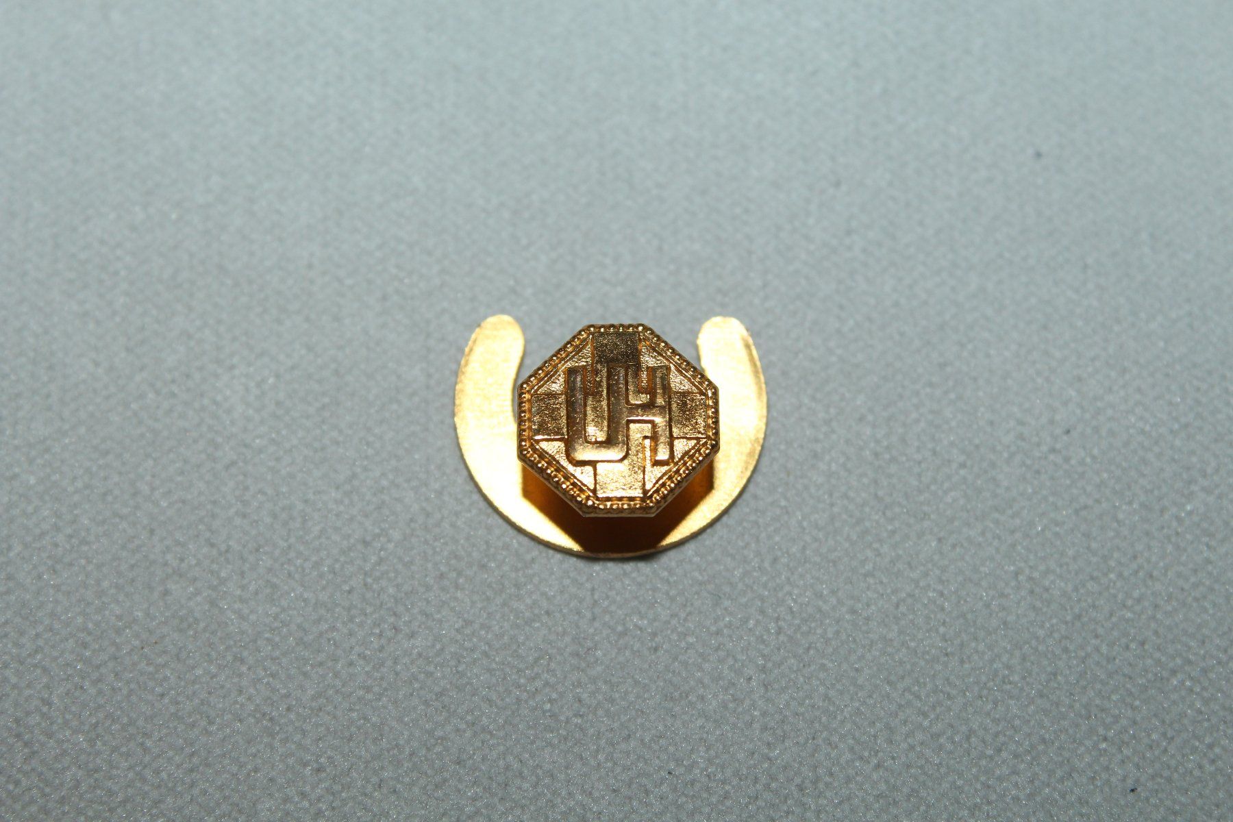 Placchette & Badge: Knopflochpin UH – Usato da Kriens venduto da Wolly85 1