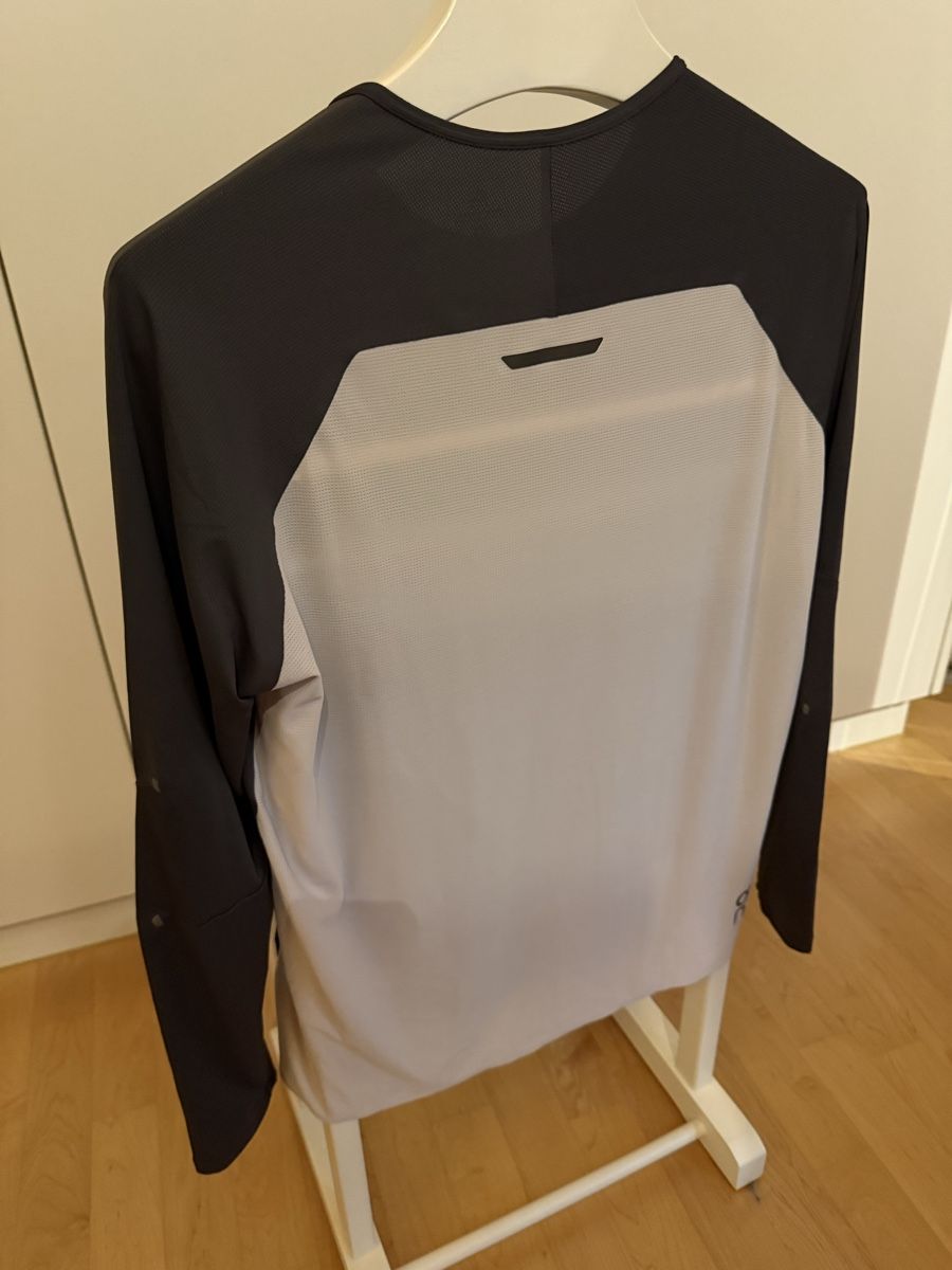 On T-Shirts: On Longshirt NEU – Neu und originalverpackt aus Jegenstorf von mammut02 2