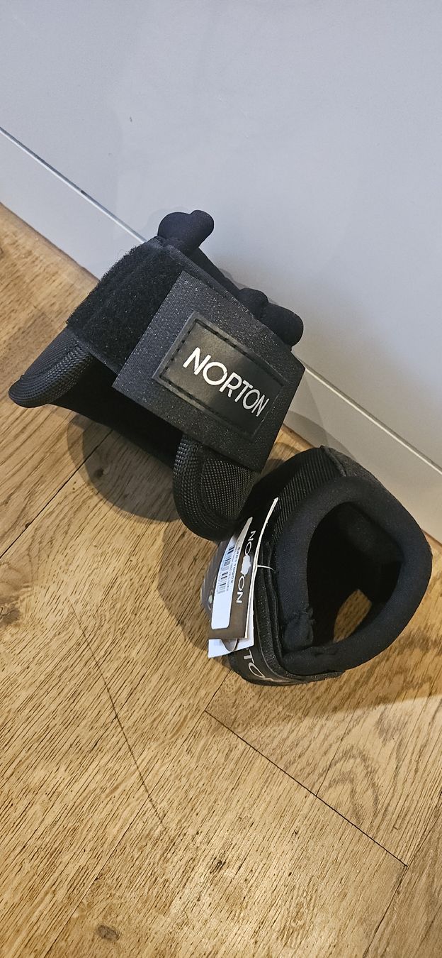 Stinchiere & Fasciature: Norton Springglocken mit Drehschutz, Grösse M – Nuovo e nell'imballaggio originale da Madetswil venduto da aur_8xwh