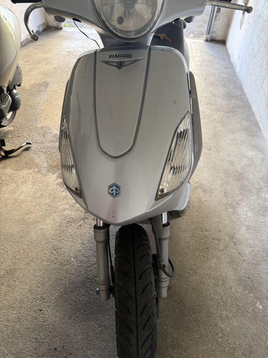 Piaggio Scooters: Piaggio Fly 125 – D'occasion à Rüti ZH par ES95 1
