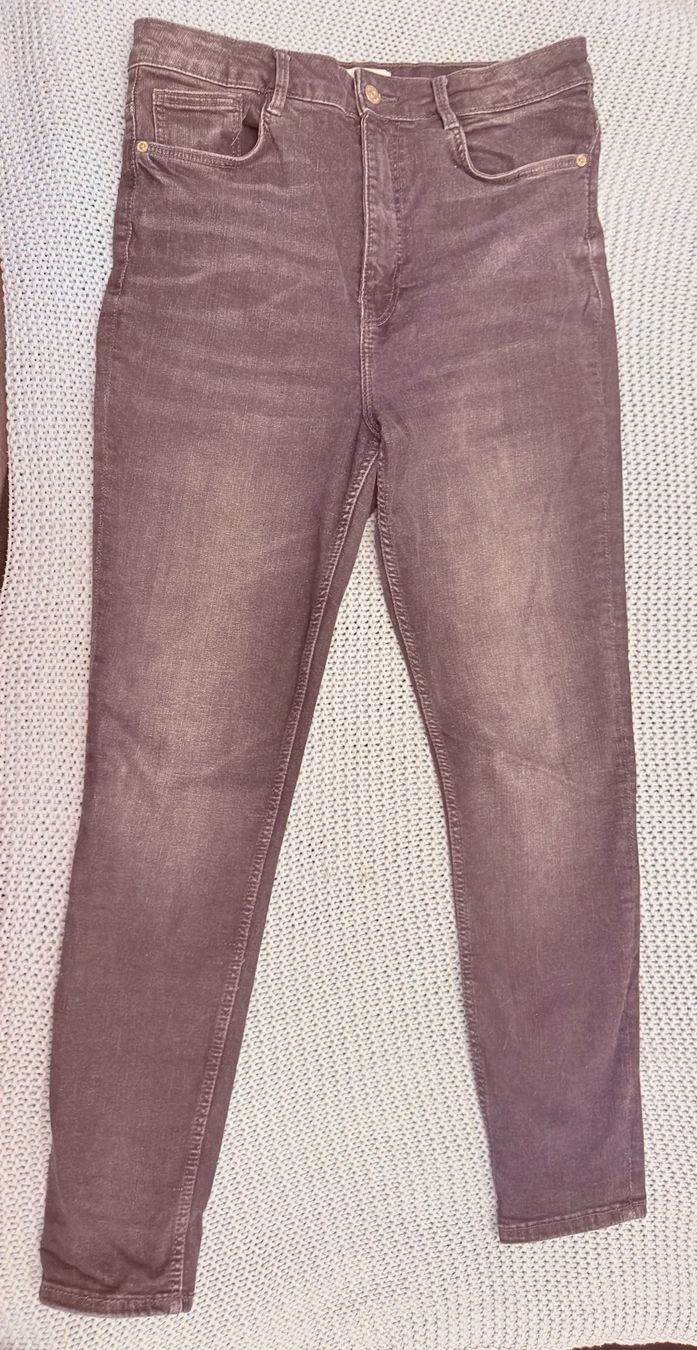 Zara Jeans: • Zara Jeans • – Gebraucht aus Basel von mendoza13