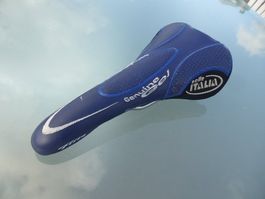 FLITE Titanium Gel Velosattel in blau